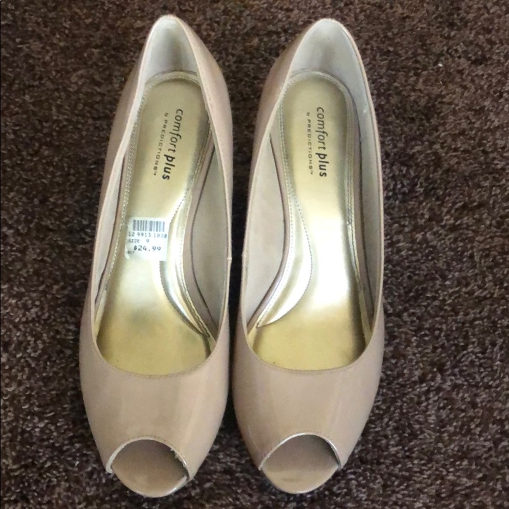 Comfort Plus by Predictions size 9 wedges